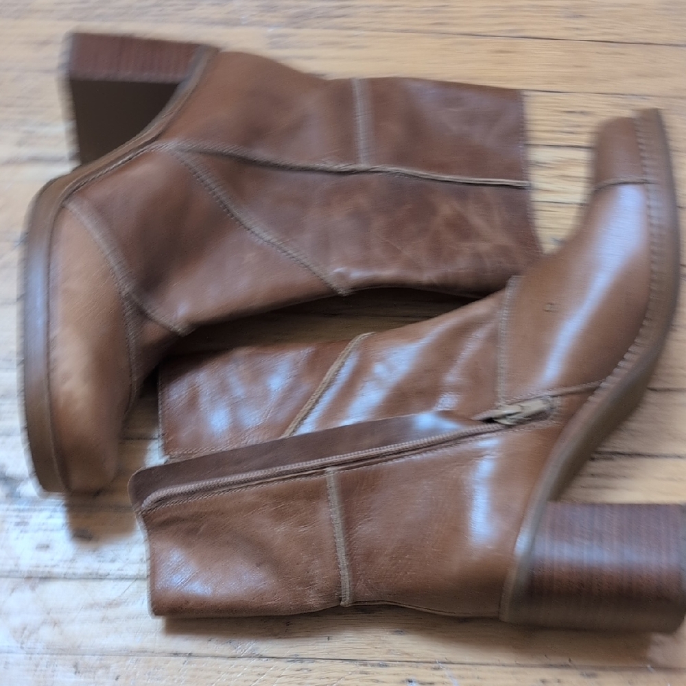 Chic Tan Leather Heeled Boots